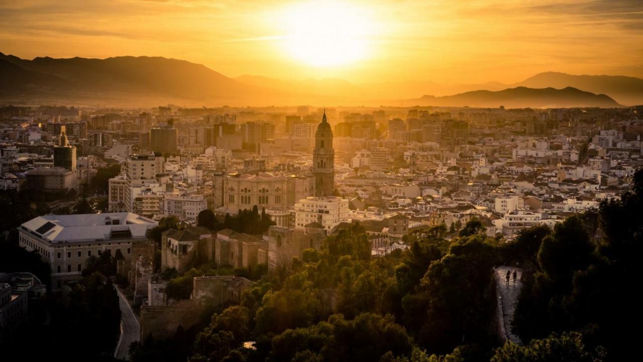 Genuar Apartments Malaga Center. Free Parking Экстерьер фото